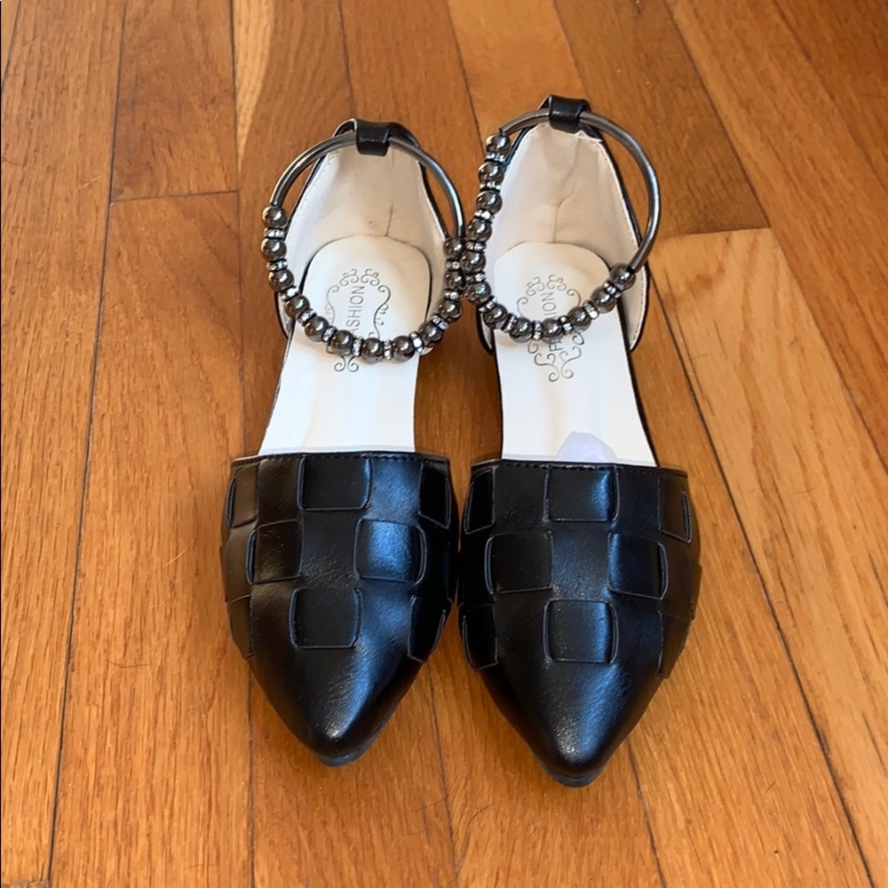Leather flats with beaded elastic ankle strap!
